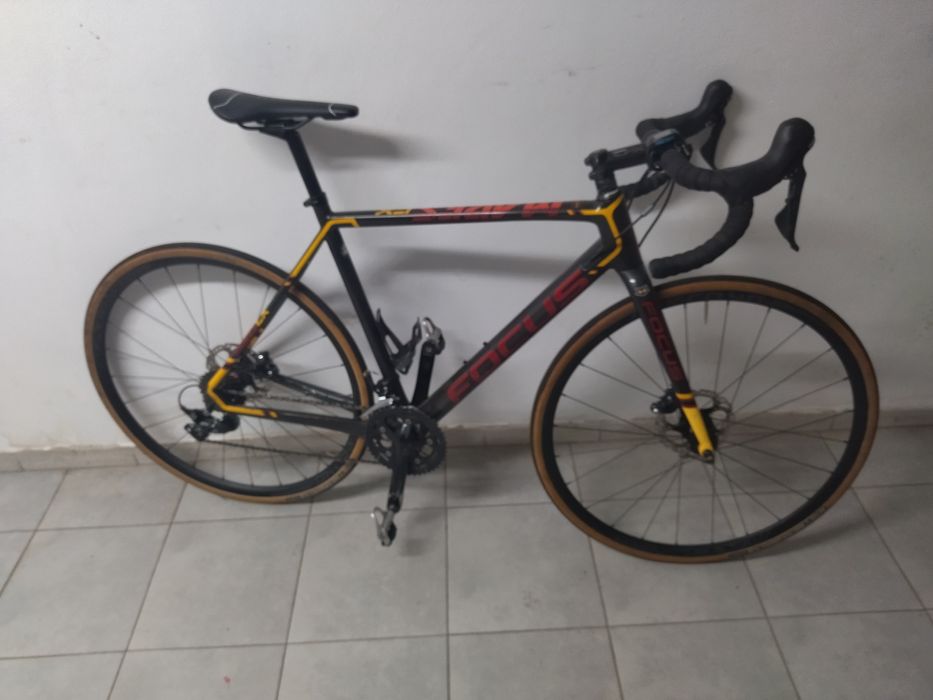 Bike de ciclo cross/gravel com rodas de alumínio