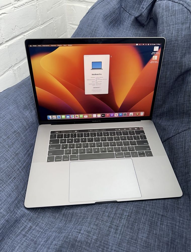 Macbook pro 15 2018 i7 2.2/ 16Gb / 256gb/ Radeon Pro 555X 4Gb