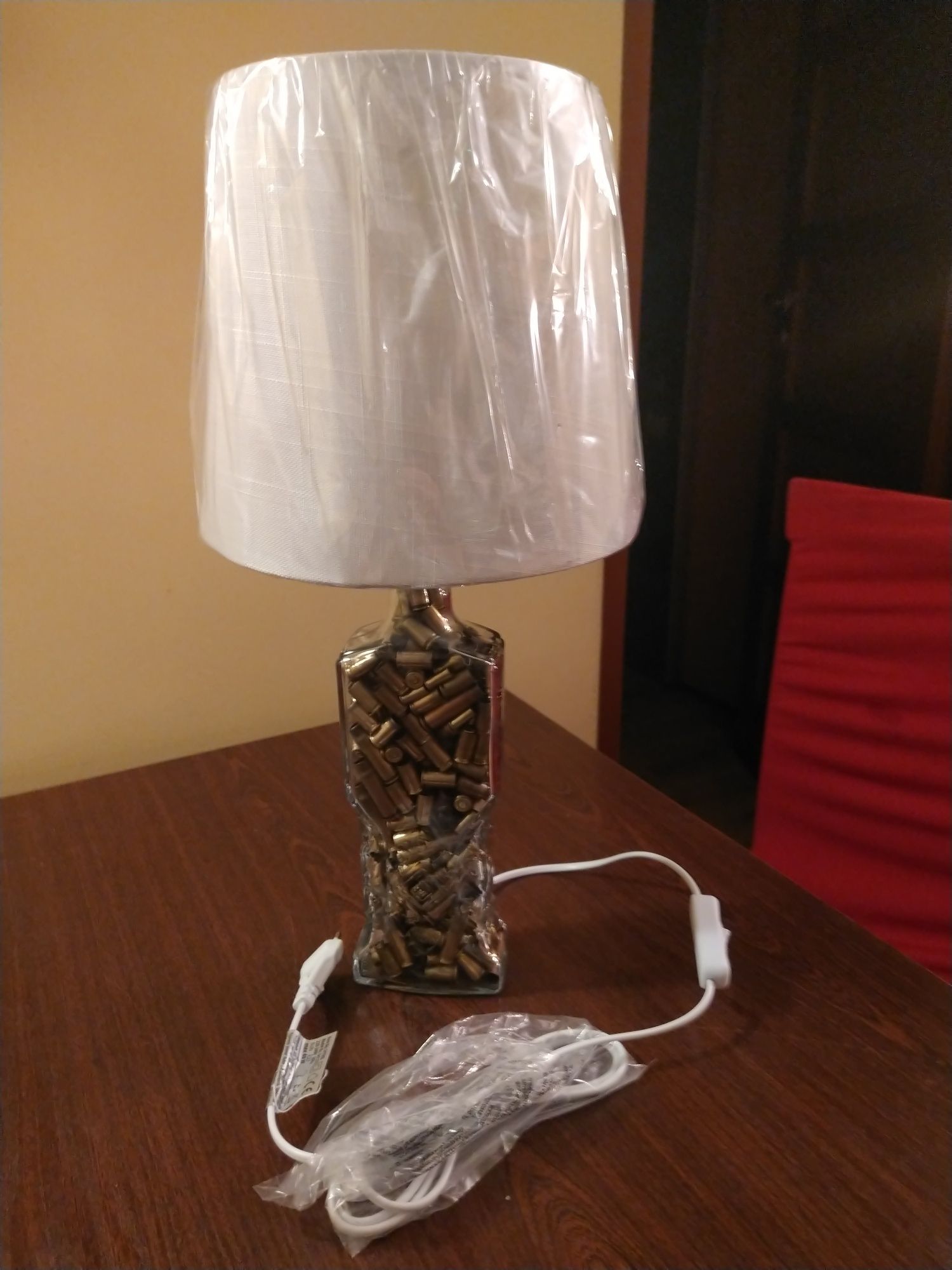 Lampa stojąca/nocna z łuskami po nabojach