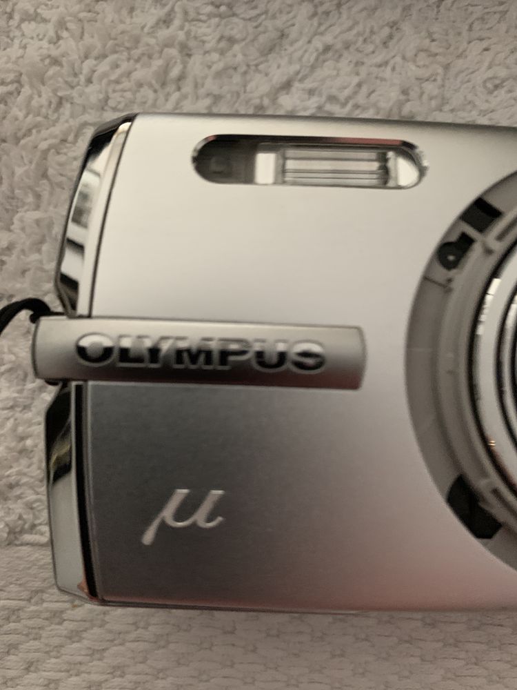 Máquina fotográfica digital Olympus avariada