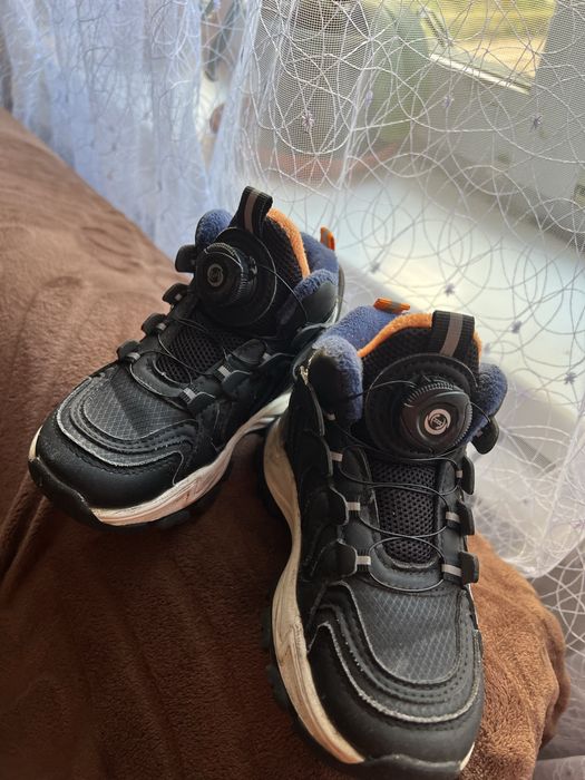 Продам демісезонні ботінки