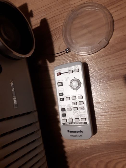 Kinowy projektor Panasonic PT-AE700E