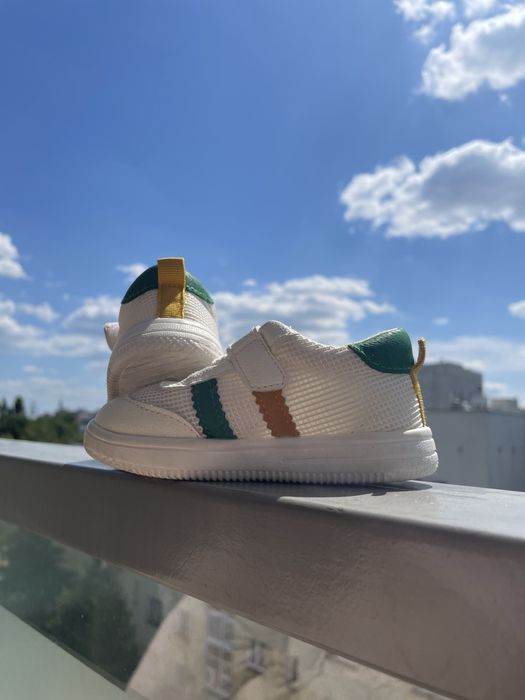 Buty 19 rozmiar mierzone za pomocą miarki 14