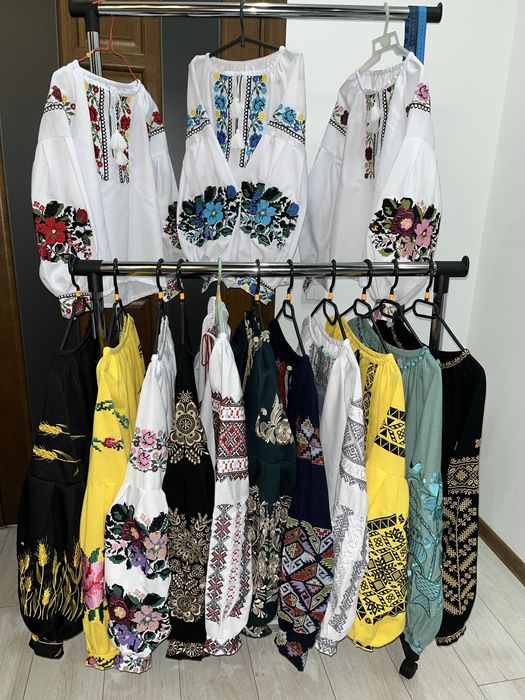 Великий розпродаж платтів і вишиванок