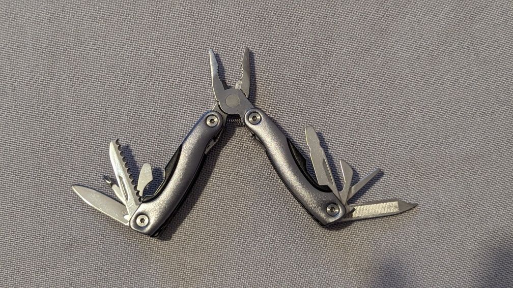 Multitool Schwarzwolf  13w1 nie victorinox