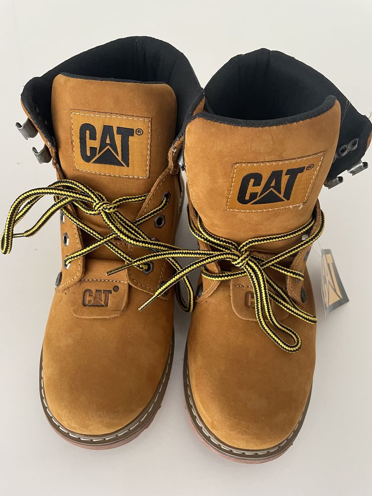 Botas CAT novas (nunca usadas)