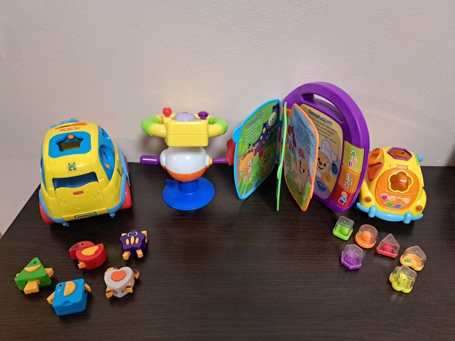 Книжечка з віршиками, руль та машинки