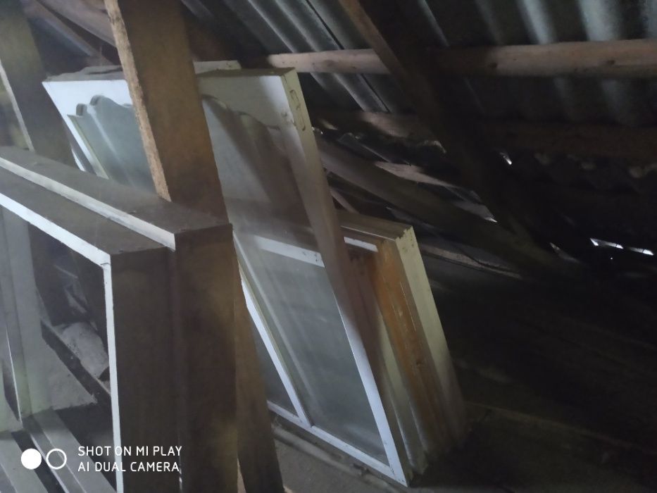 Продам 8 віконних блоків у відмінному стані, розмірами 1,5 м на 1,5 м.