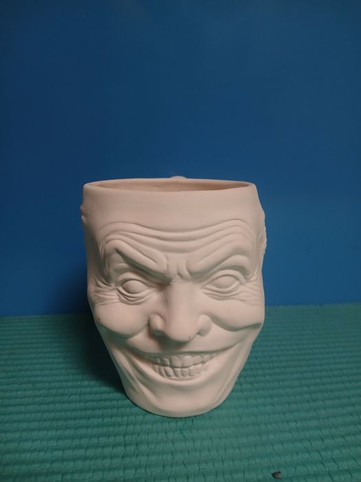 Kubek z motywem twarzy jokera