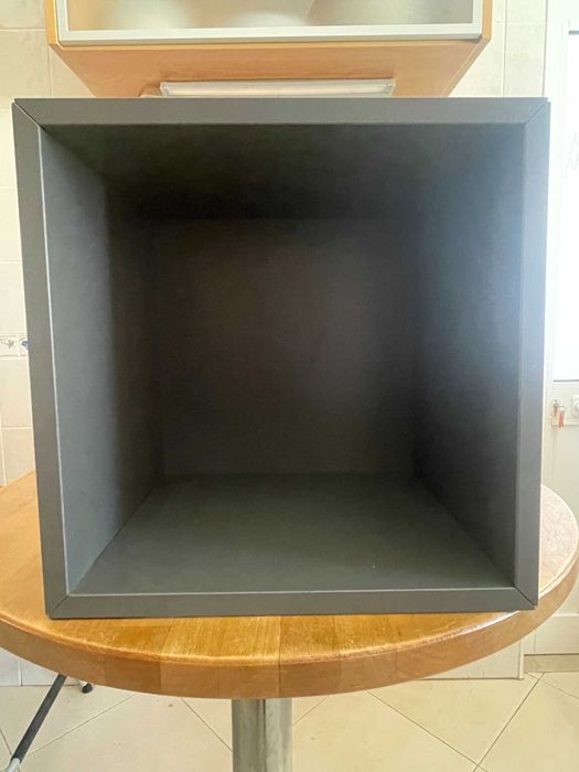 Ikea, Cubo de arrumação cinzento