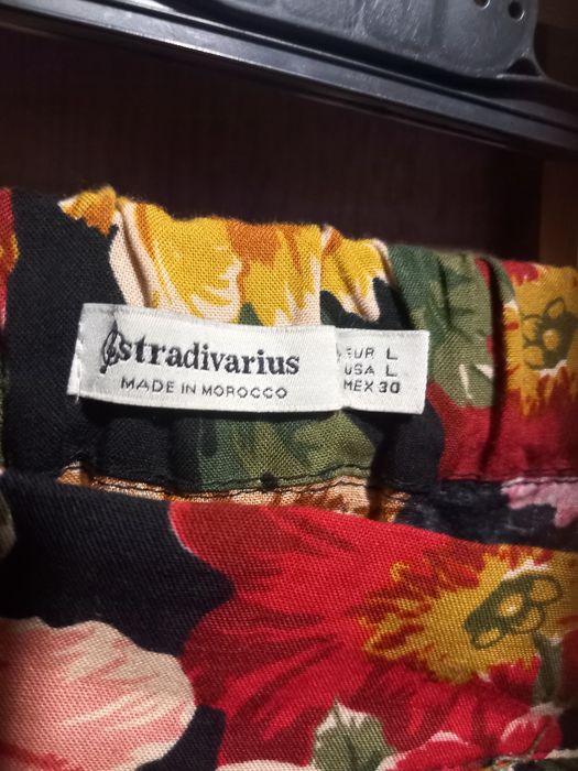 Spódnica w kolorowe kwiaty