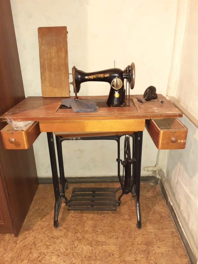 Продам швейную машину Подольского завода в рабочем состоянии
