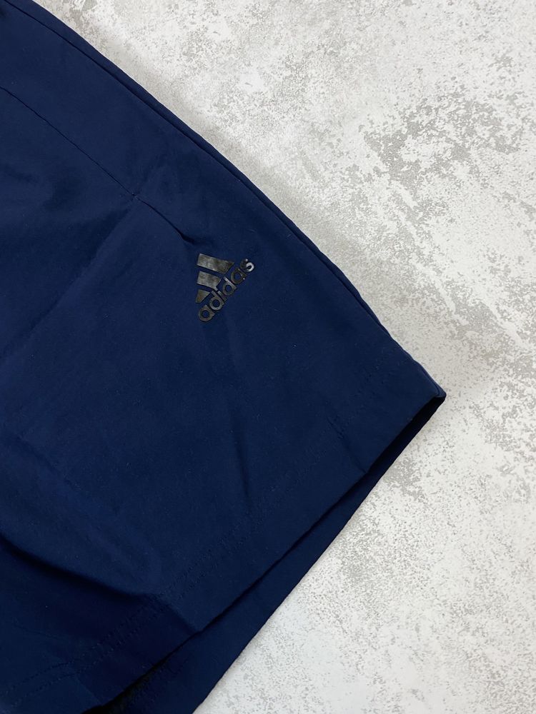 Освіж свій стиль: Технологічні сині шорти Adidas!