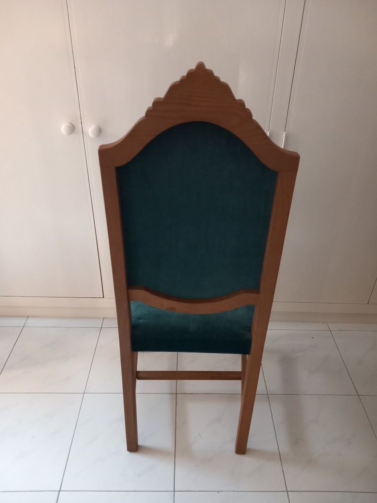 Cadeira muito antiga (para reparar)