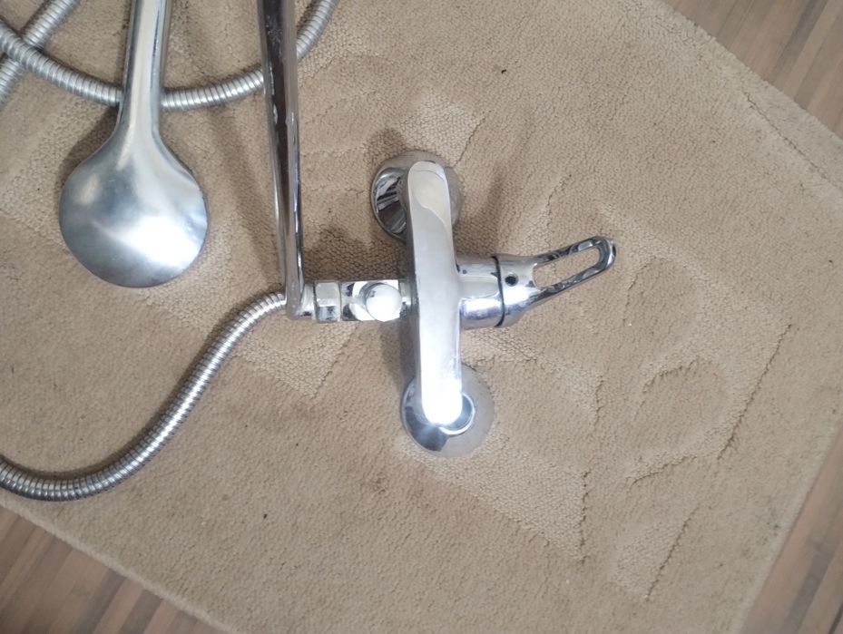 Кран змішувач в ванну