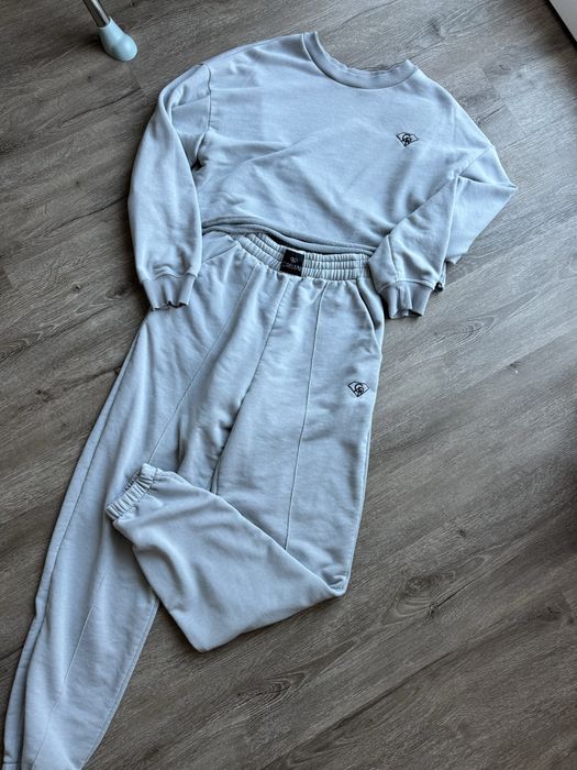 Спортиврий костюм жіночий