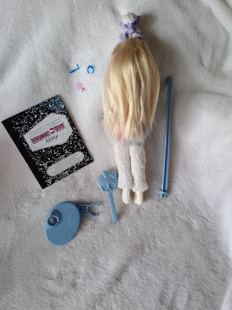 Abbey Monster High Basic /(this is not a creepproduction)