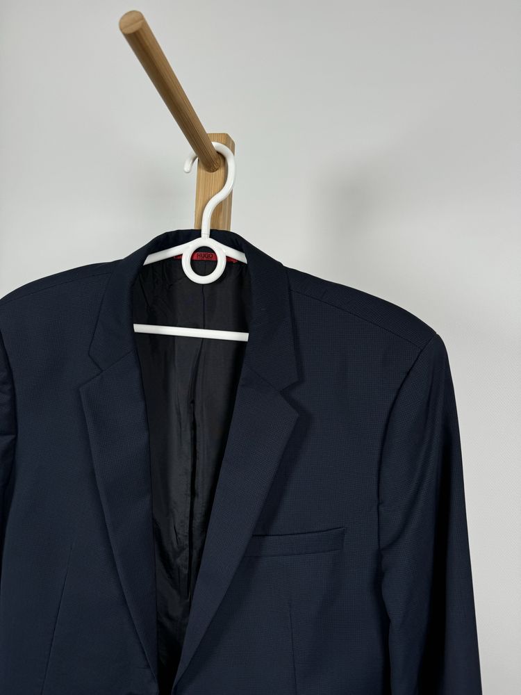 Hugo Boss granatowa wełniana marynarka w delikatną kratkę 50