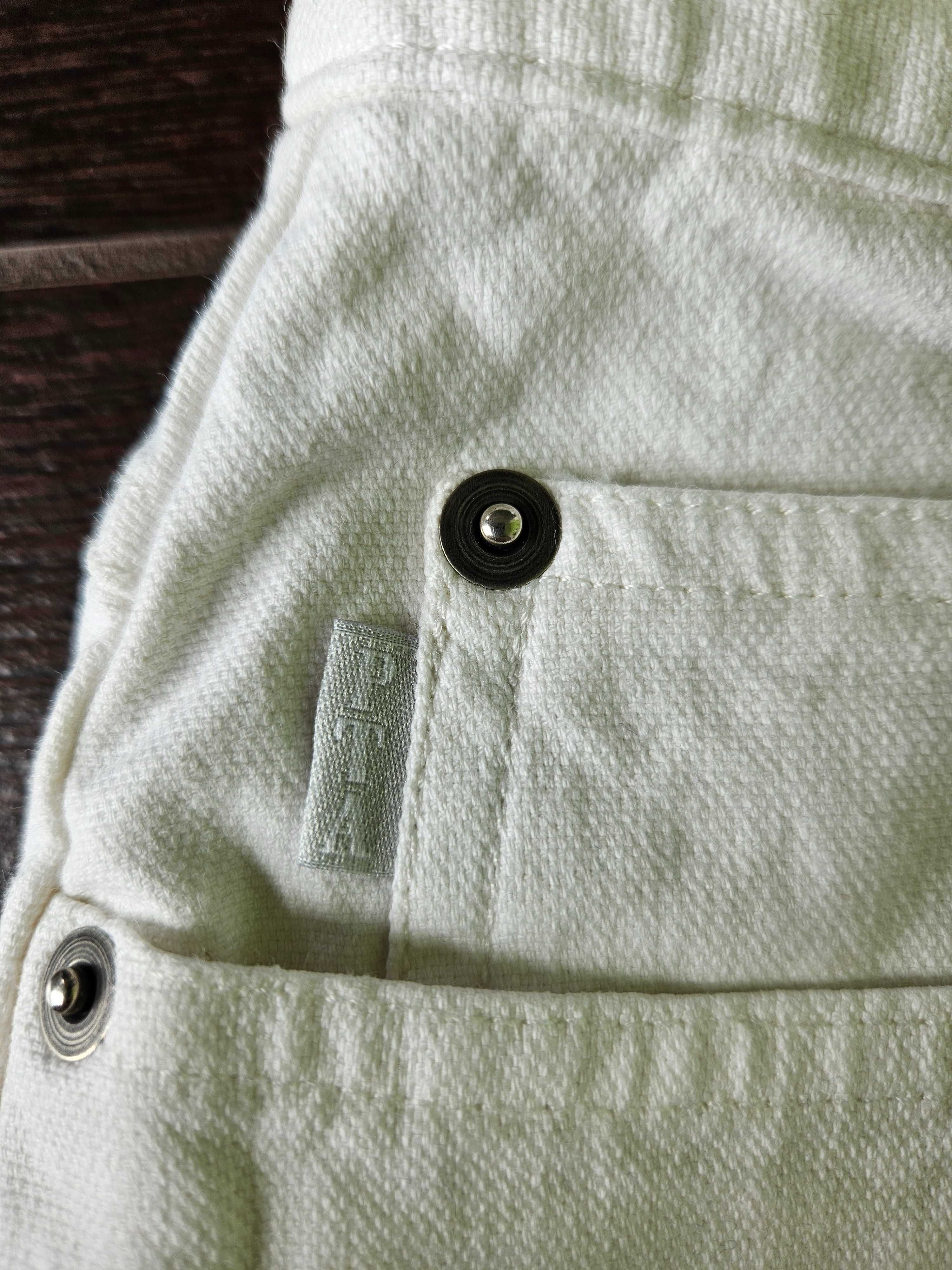 Białe/ecru proste jeansy marki PTA, pas 34, dł. 103cm