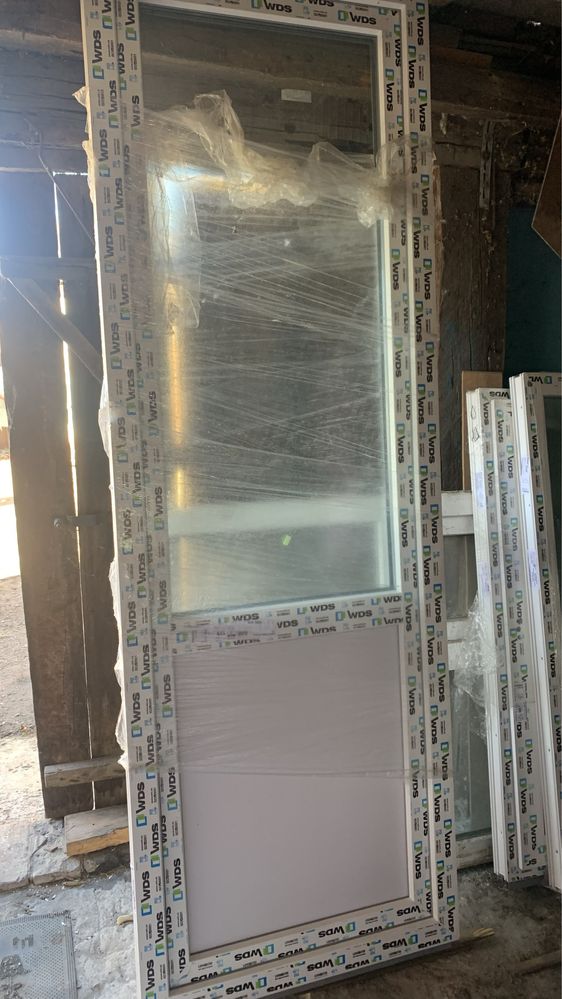 Двері металопластикові, вікна WDS 5s з склом