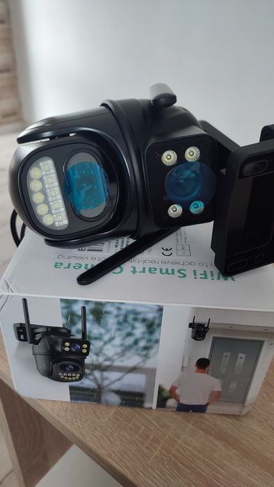 Nowa kamera z podwójnym obiektywem i kartą 64 GB