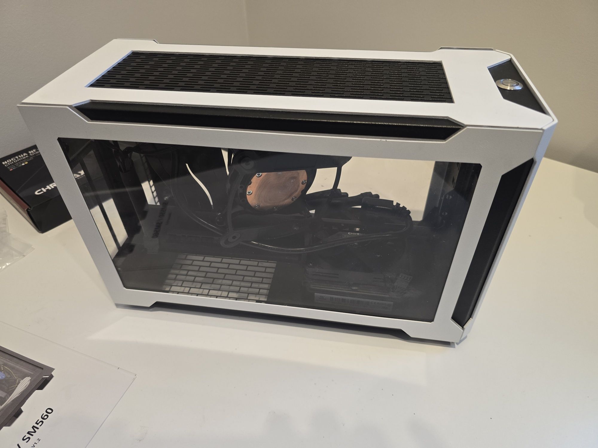 Obudowa SFF Sliger SM550 + 90mm aio