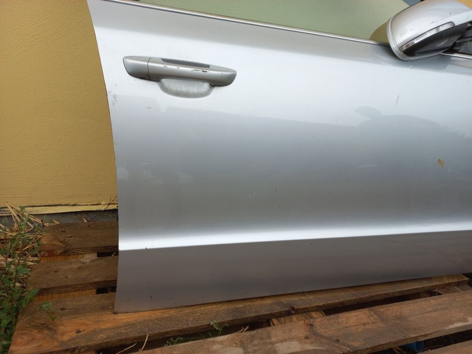 Drzwi prawe przód przednie kompletne skoda superb 2 la7w