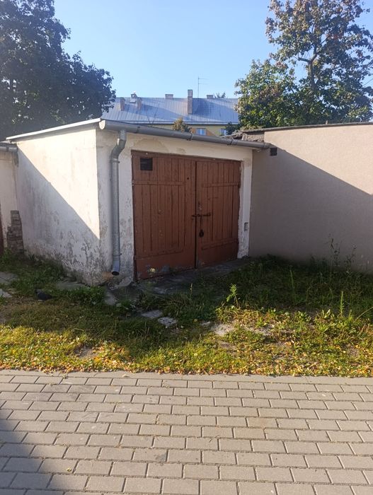 Garaż murowany w centrum