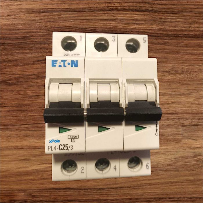 Кабель, дріт сіловий 3х4 ВВГнгд ЗЗЦМ довжина 31м. Eaton C20/3p,C25/3p