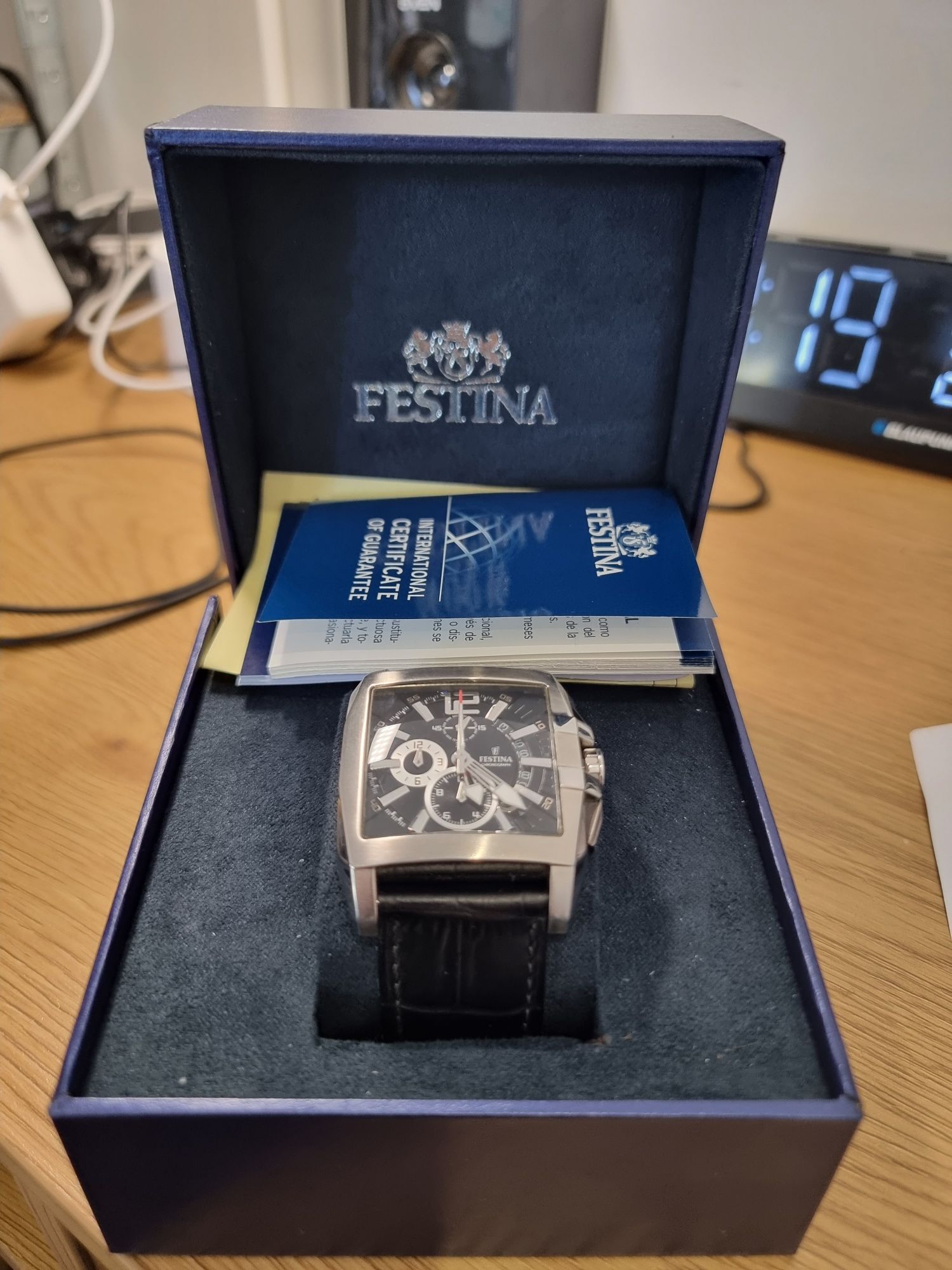 Продам годинник Festina F16363/5