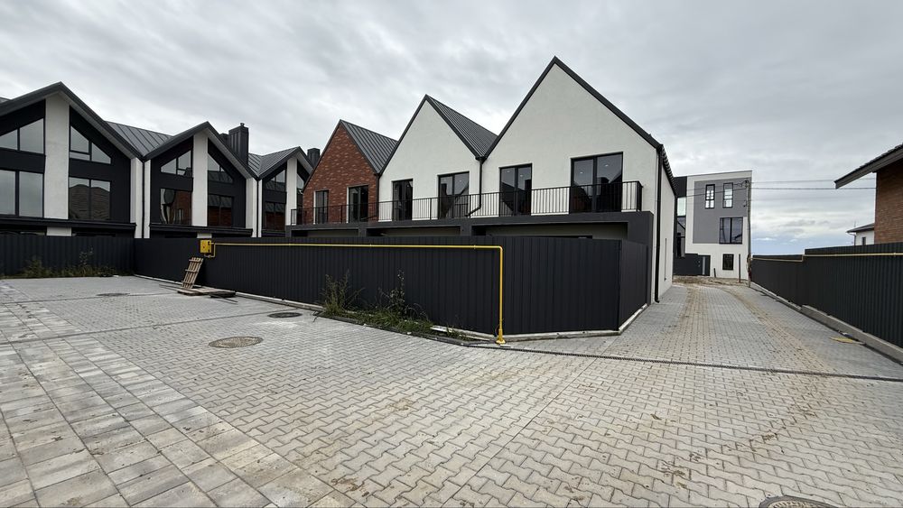 Котедж з власною ділянкою