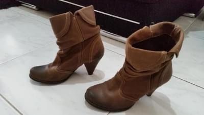 Vendo botas de mulher