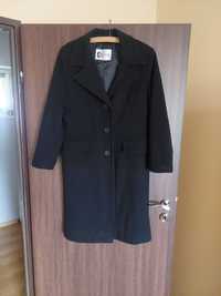 Czarny klasyczny płaszcz