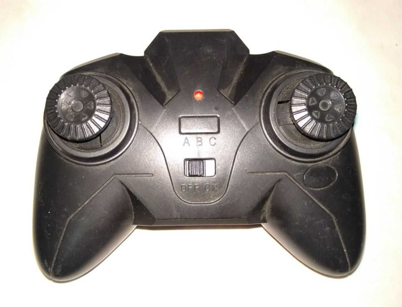 Пульт управления для игрушечного автомобиля 2.4 GHz
