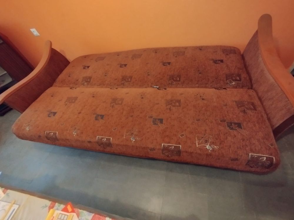 Sofa, kanapa, wersalka rozkładana z pojemnikiem materiał retro prl