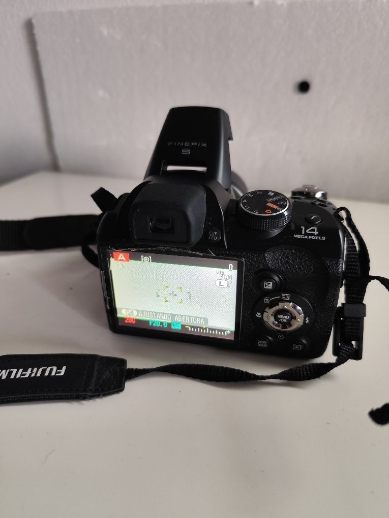 Câmera FinePix S4200