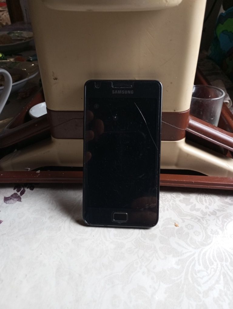 Продам телефон Самсунг i9100