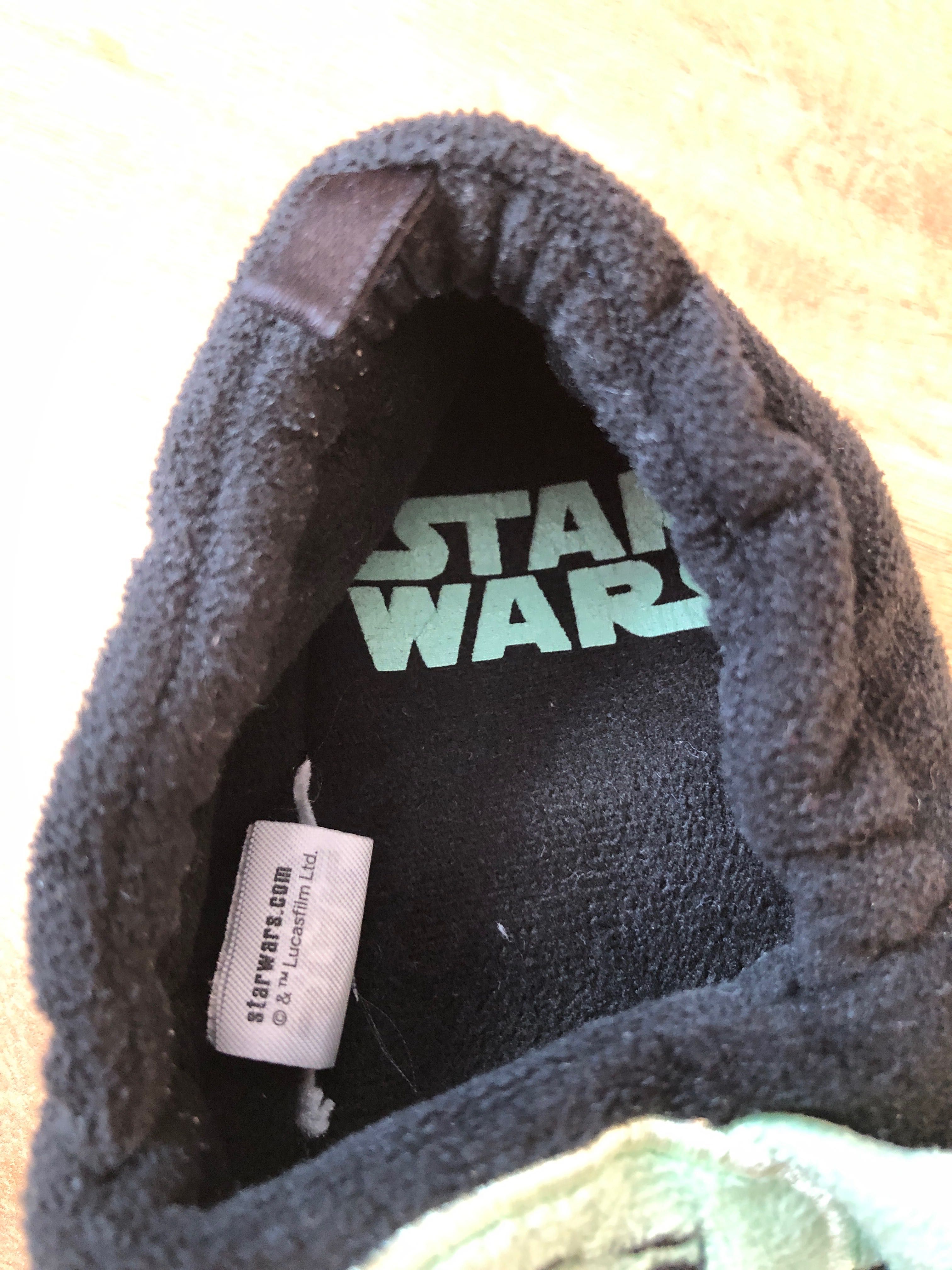 Kapcie ciepłe welurowe czarne Star Wars dla chłopczyka, roz 24/25, H&M