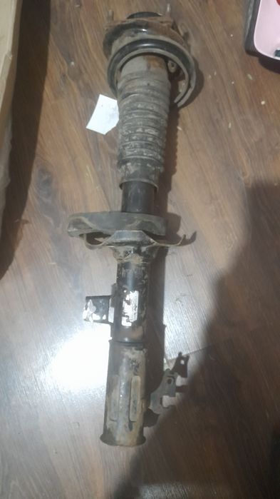 Продам передние стойки мазда мпв