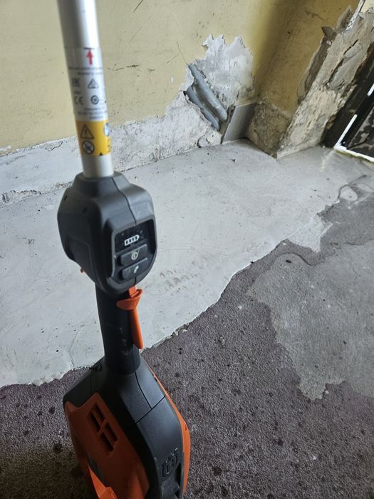 HUSQVARNA 325iLK z przystawką Akumulatorowa podkaszarka wielofunkcyjna