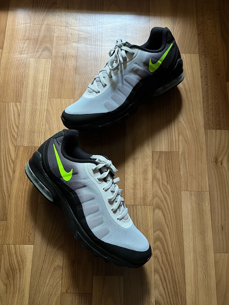 Чоловічі кросівки Nike Air Max Invigor 47р