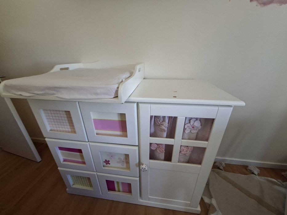 Cómoda Ikea + muda fraldas para quarto de bebé