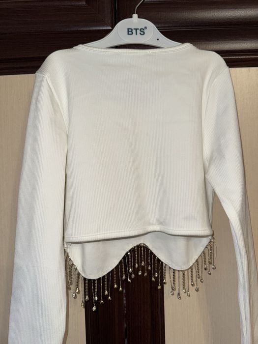 Топ, кофта з фігурним низом та бахрамою зі стразів