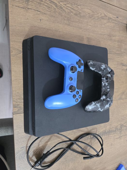 Konsola playstation 4 slim 500gb 2 pady