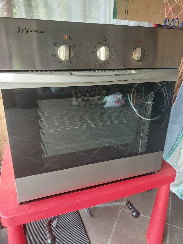 Piekarnik elektryczny z termoobiegiem Mastercook