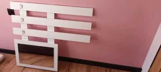 Lusterko z wieszakiem do przedpokoju białe