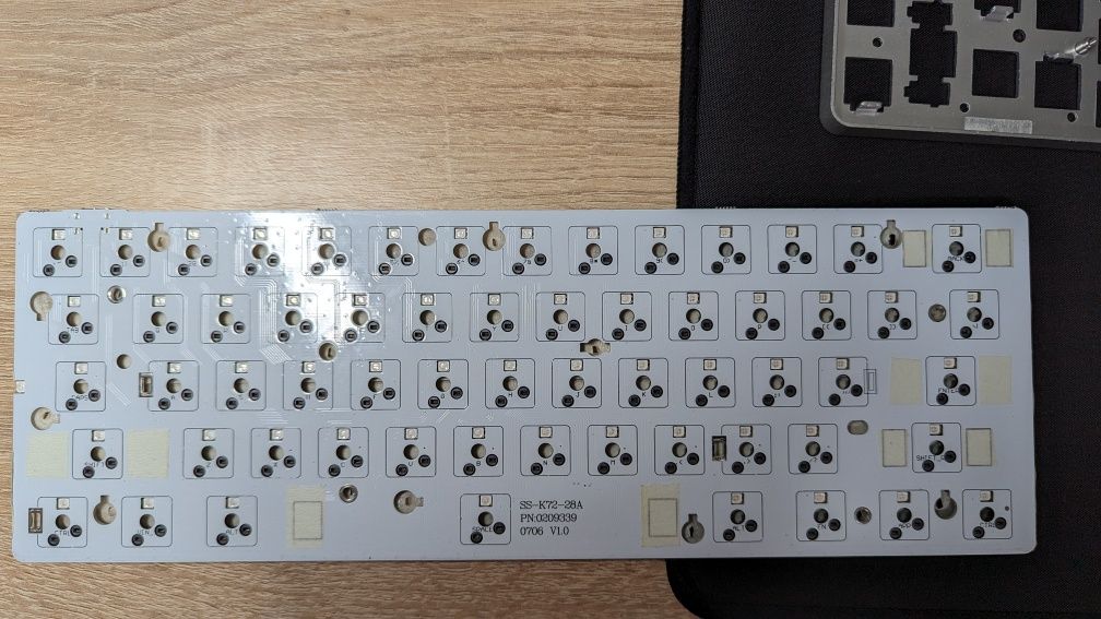 Клавіатура GMMK Compact обслужена.