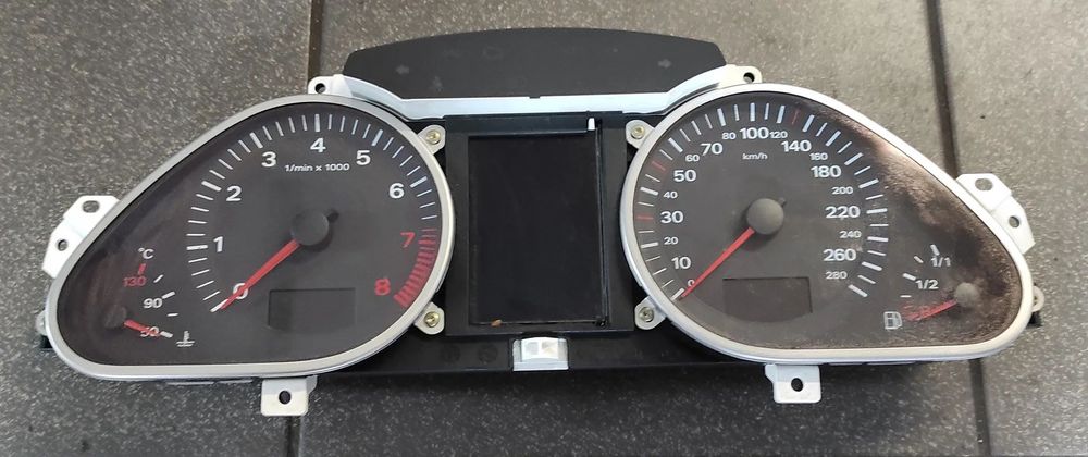 Licznik Zegary Audi A6 C6 LICZNIK AUDI A6 C6 3.2 FSI 4F0920900R EU