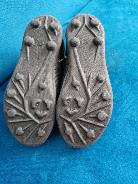 Buty piłkarskie dla chlopca, korki na rzepy, KIPSTA rozmiar 30