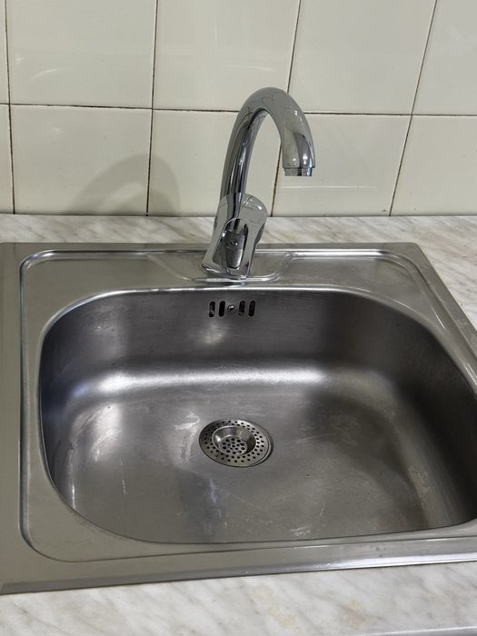 Мойка с нержавейки и кран